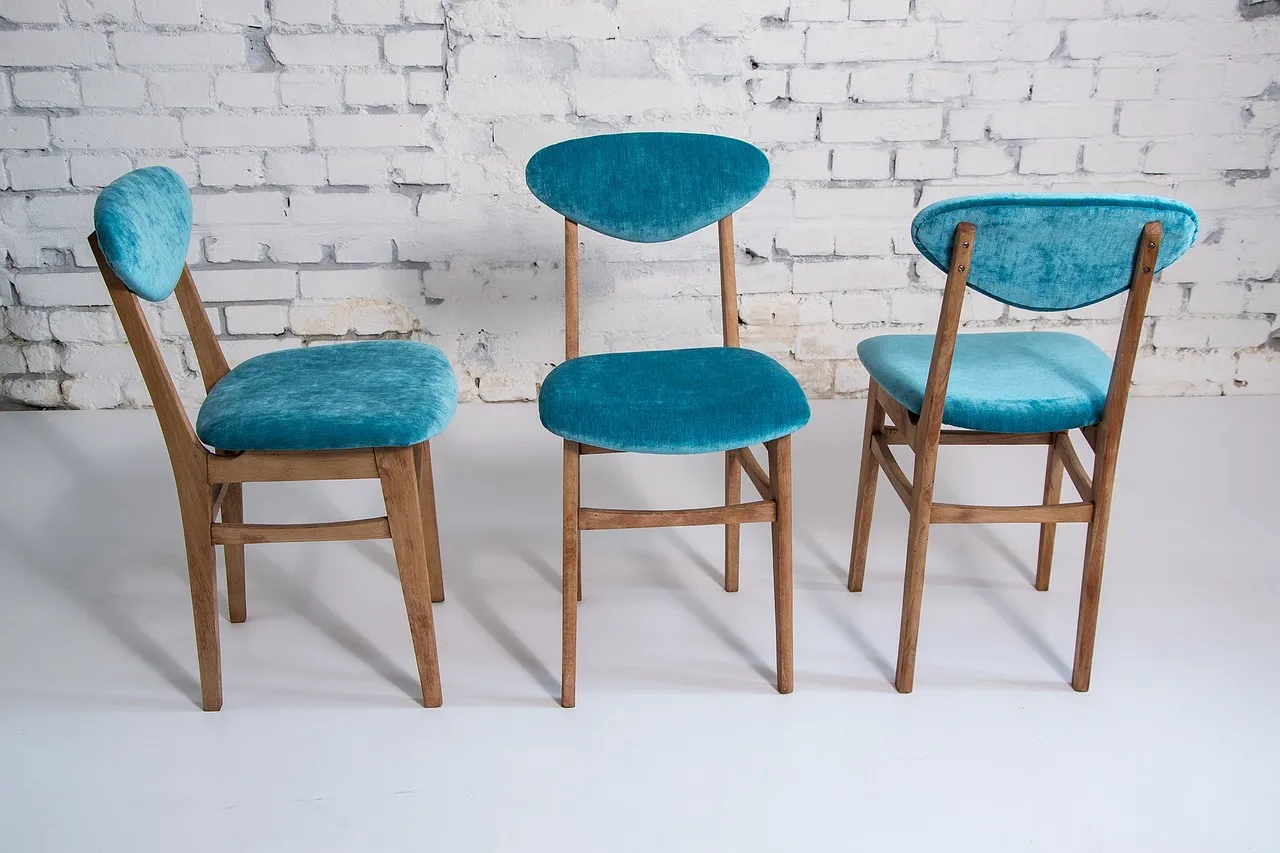 Chaises bleue bois tissue velours - Trésors ravivés