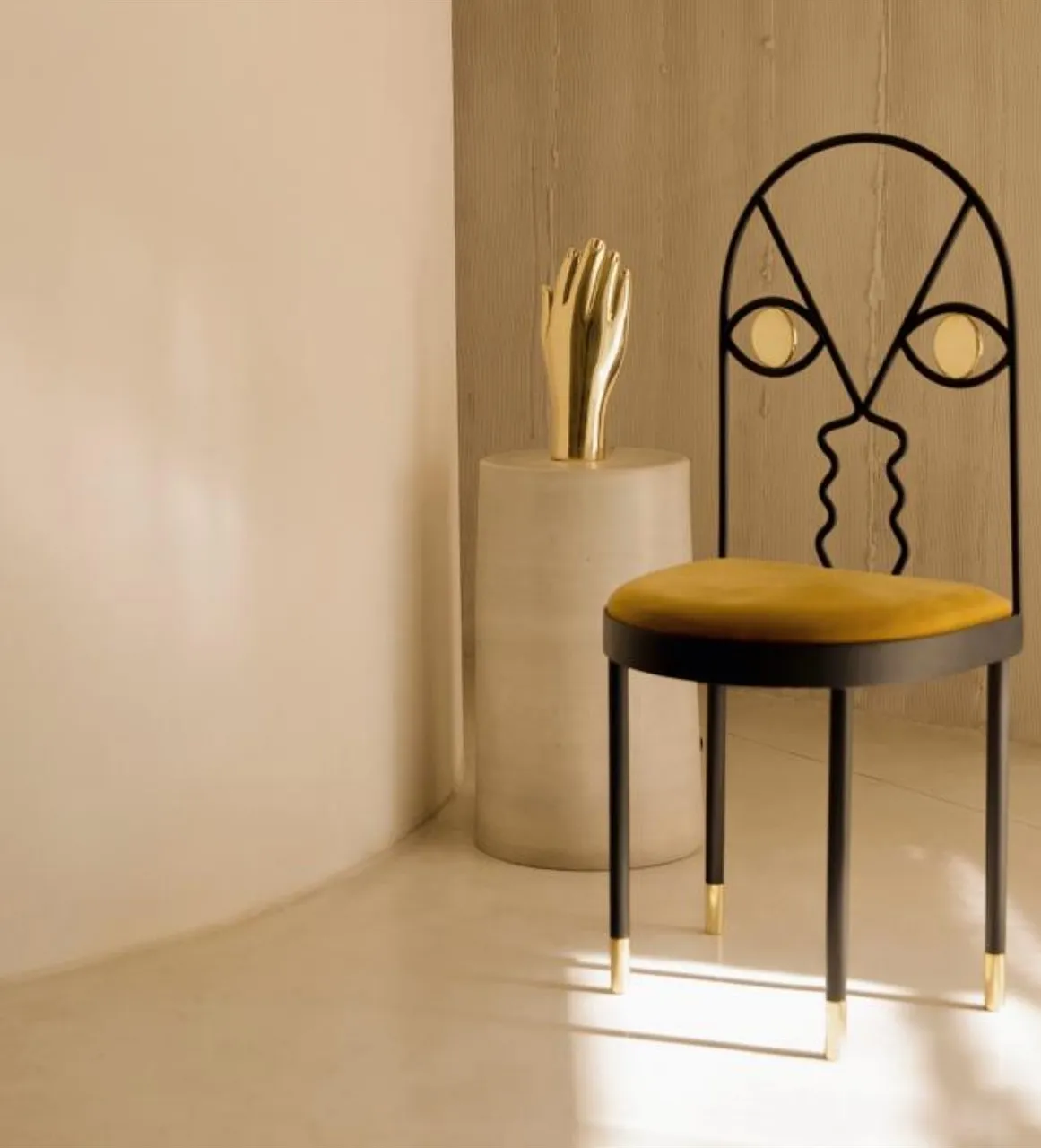 Chaises moderne type visage - Trésors ravivés