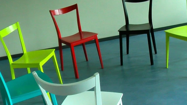 Chaises bois multicolore - Trésors raviviés
