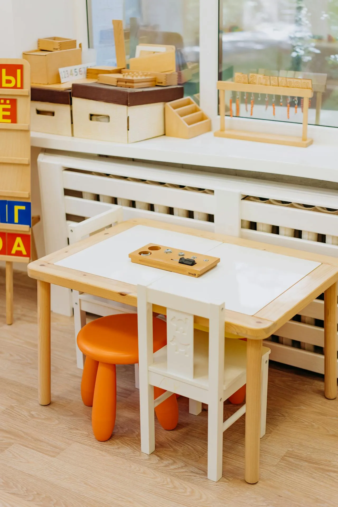 Table enfant avec chaise et tabouret - Trésors ravivés